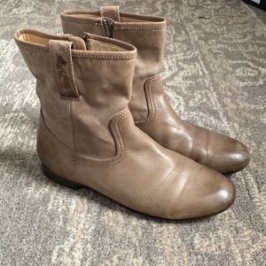 Frye Jillian Short Zip Boot 8M